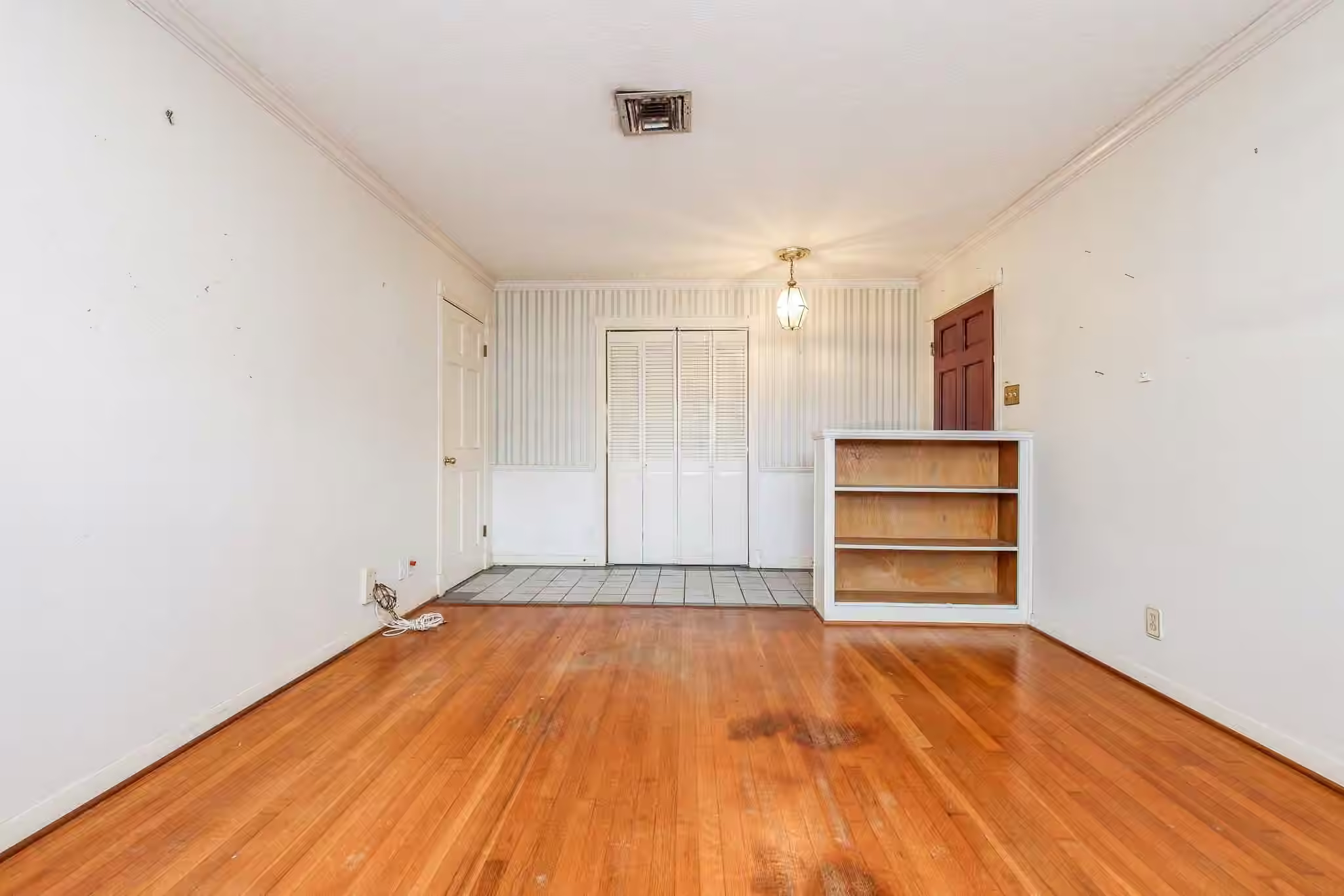 Photo 7 of 7007 Edgemoor Drive, Houston, TX