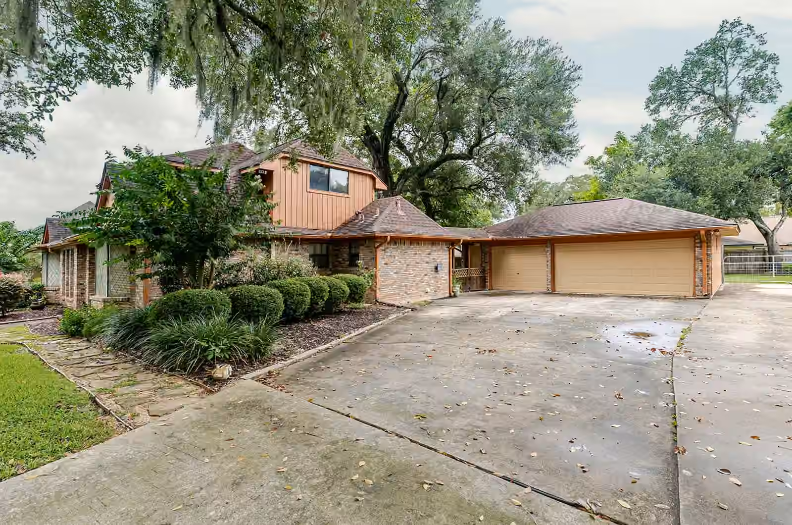 Photo 5 of 118 Arrowwood Street, Lake Jackson, TX