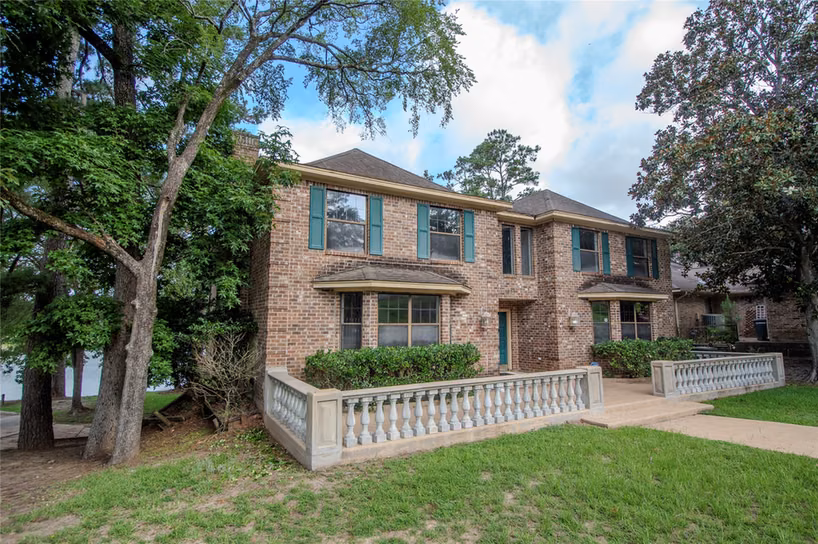 Photo 3 of 1630 Green Briar Drive, Huntsville, TX