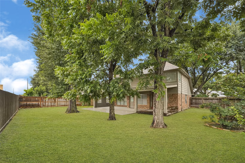 Photo 3 of 4211 Hambledon Village Drive, Houston, TX