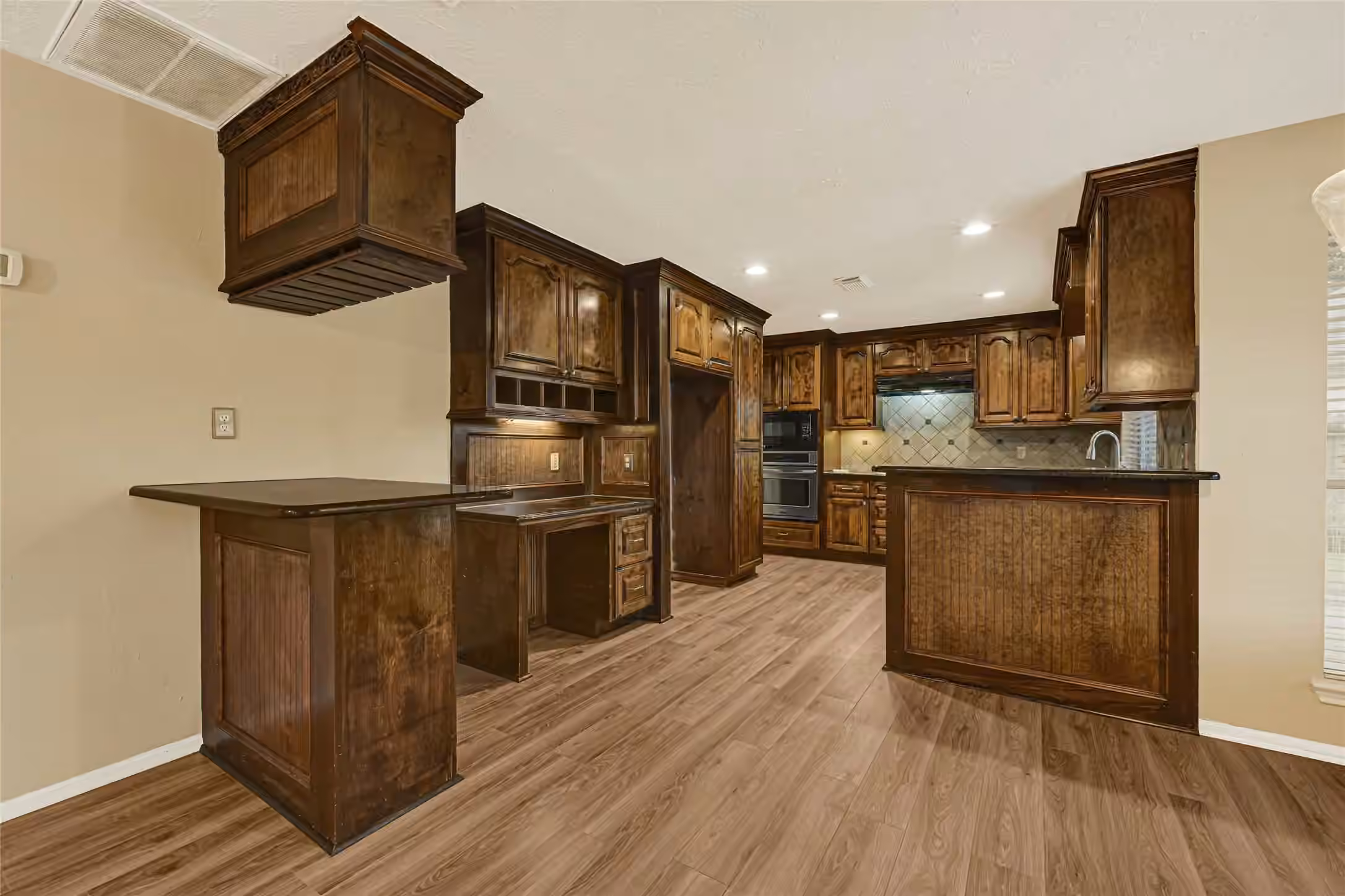 Photo 7 of 4211 Hambledon Village Drive, Houston, TX