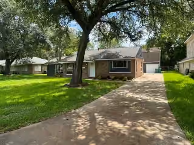 Photo of 1607 W HOUSTON DR, La Marque, TX