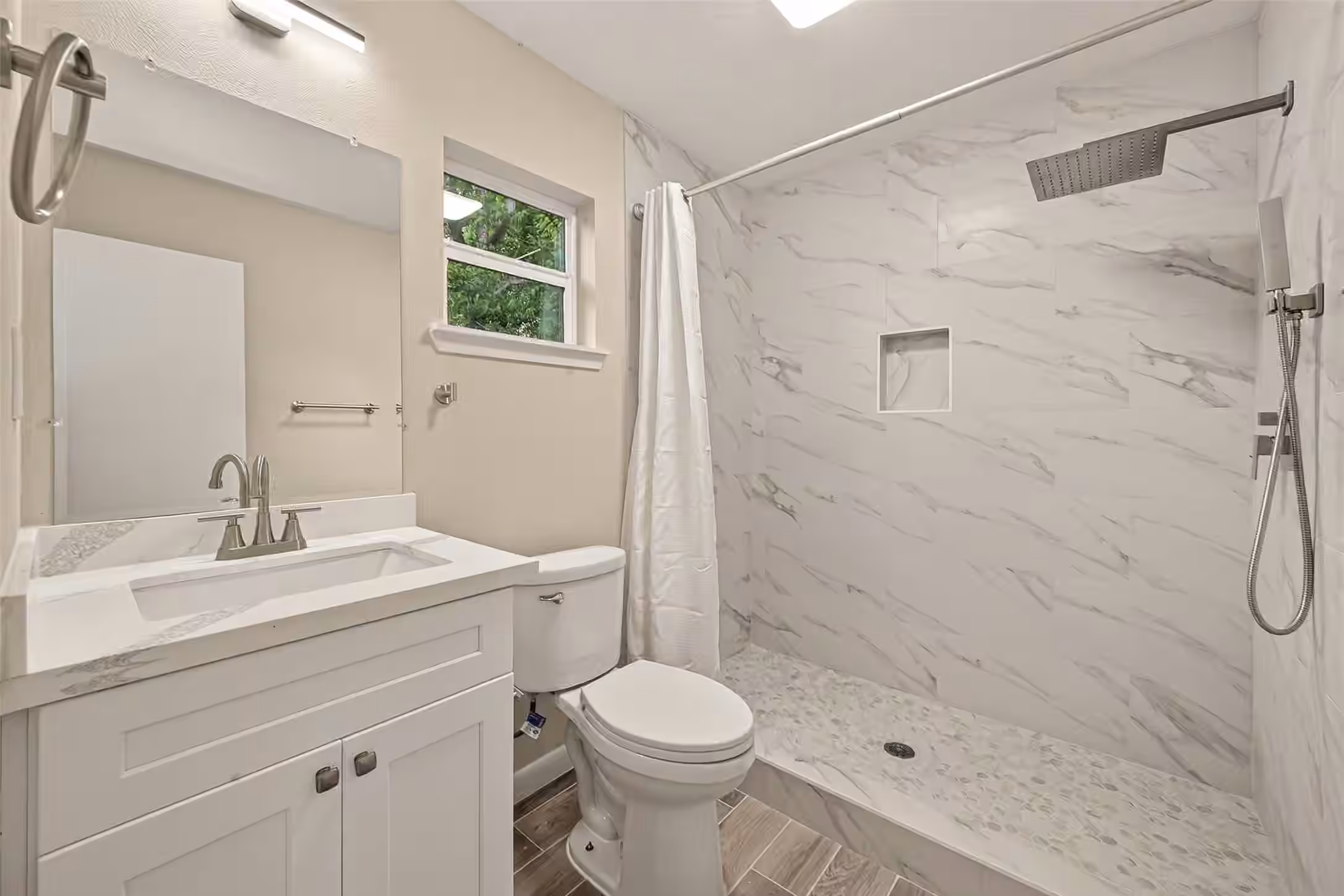 Photo 5 of 11206 Huggins Drive, Houston, TX