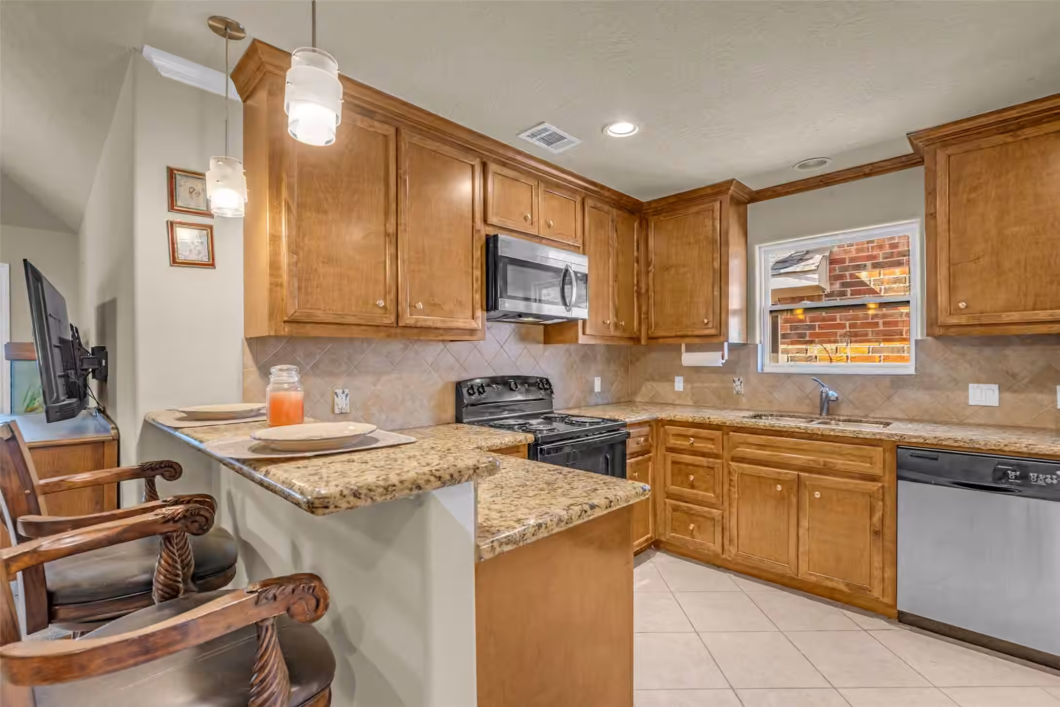Photo 4 of 106 Harbour Town Way, Conroe, TX