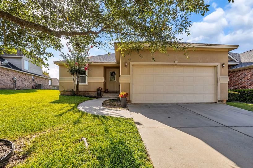 Photo 6 of 106 Harbour Town Way, Conroe, TX