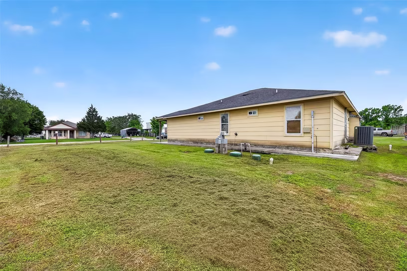Photo 3 of 6014 Linda Drive, Rosharon, TX