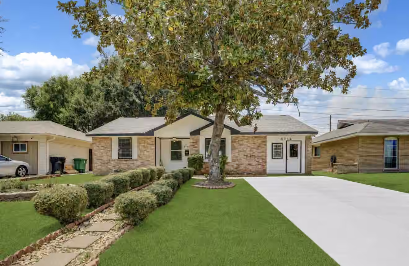 Photo of 8714 Amblewood Drive, Houston, TX