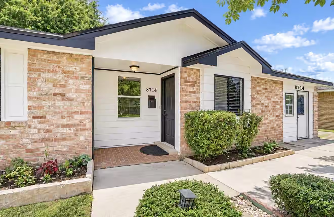 Photo 2 of 8714 Amblewood Drive, Houston, TX