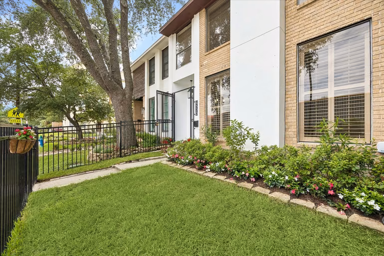 Photo 3 of 4520 Dickson Street, Houston, TX
