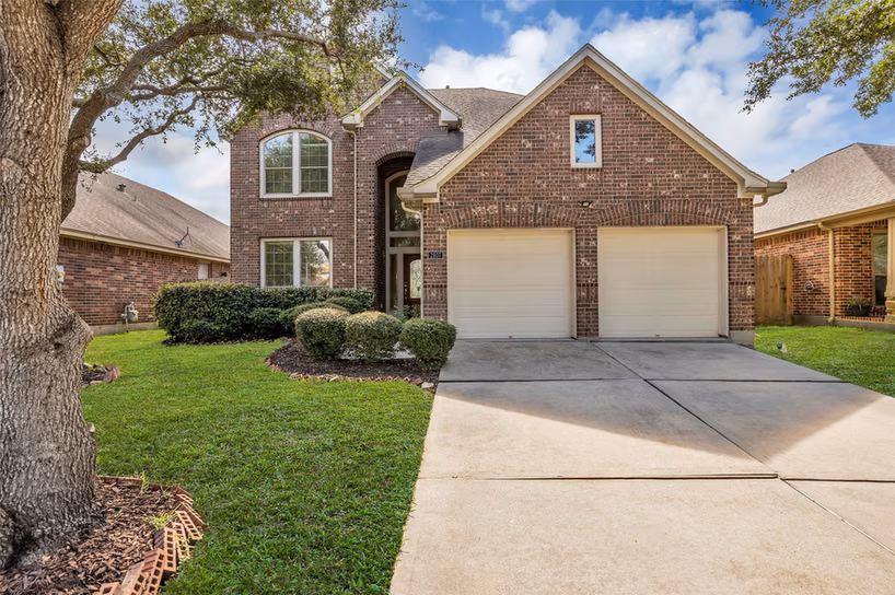 Photo 2 of 2807 Arbor Brook Lane, Pearland, TX