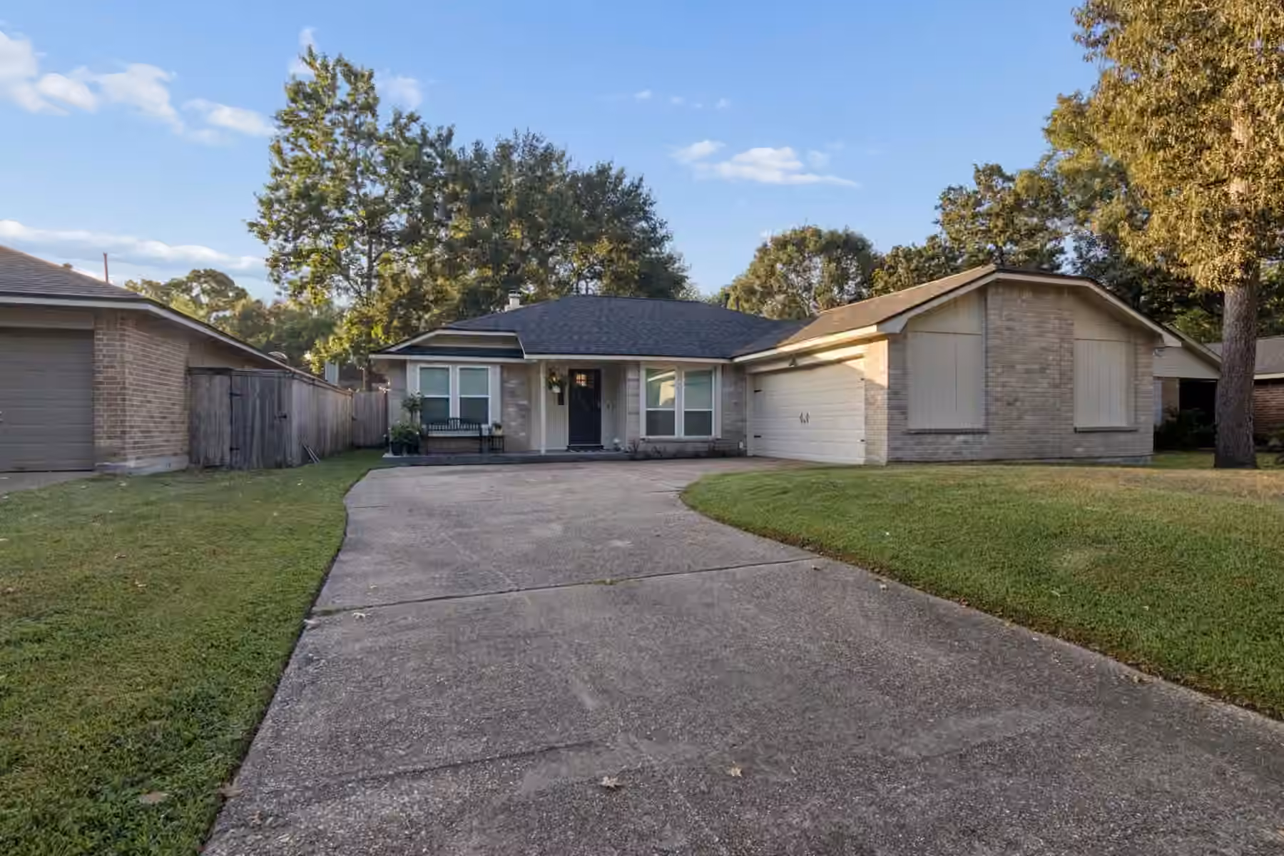 Photo 4 of 2903 Parkwood Manor Drive, Houston, TX