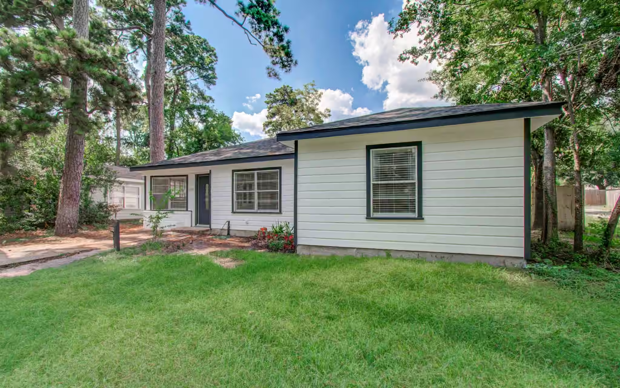 Photo 4 of 1100 Cowan Avenue, Conroe, TX