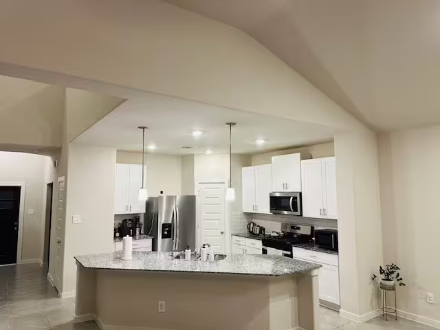 Photo 4 of 10818 Bodie Hills Drive, Rosharon, TX