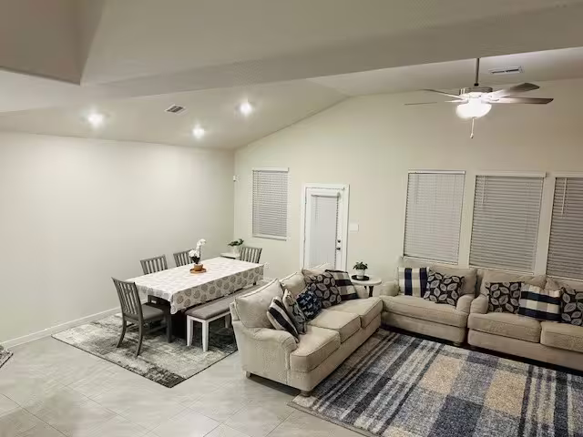 Photo 6 of 10818 Bodie Hills Drive, Rosharon, TX