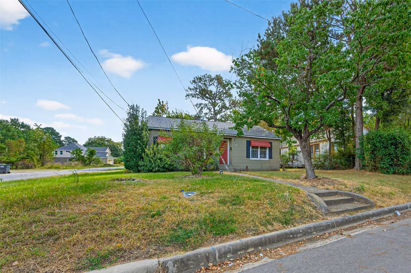 Photo 3 of 1020 Houston Street, Conroe, TX