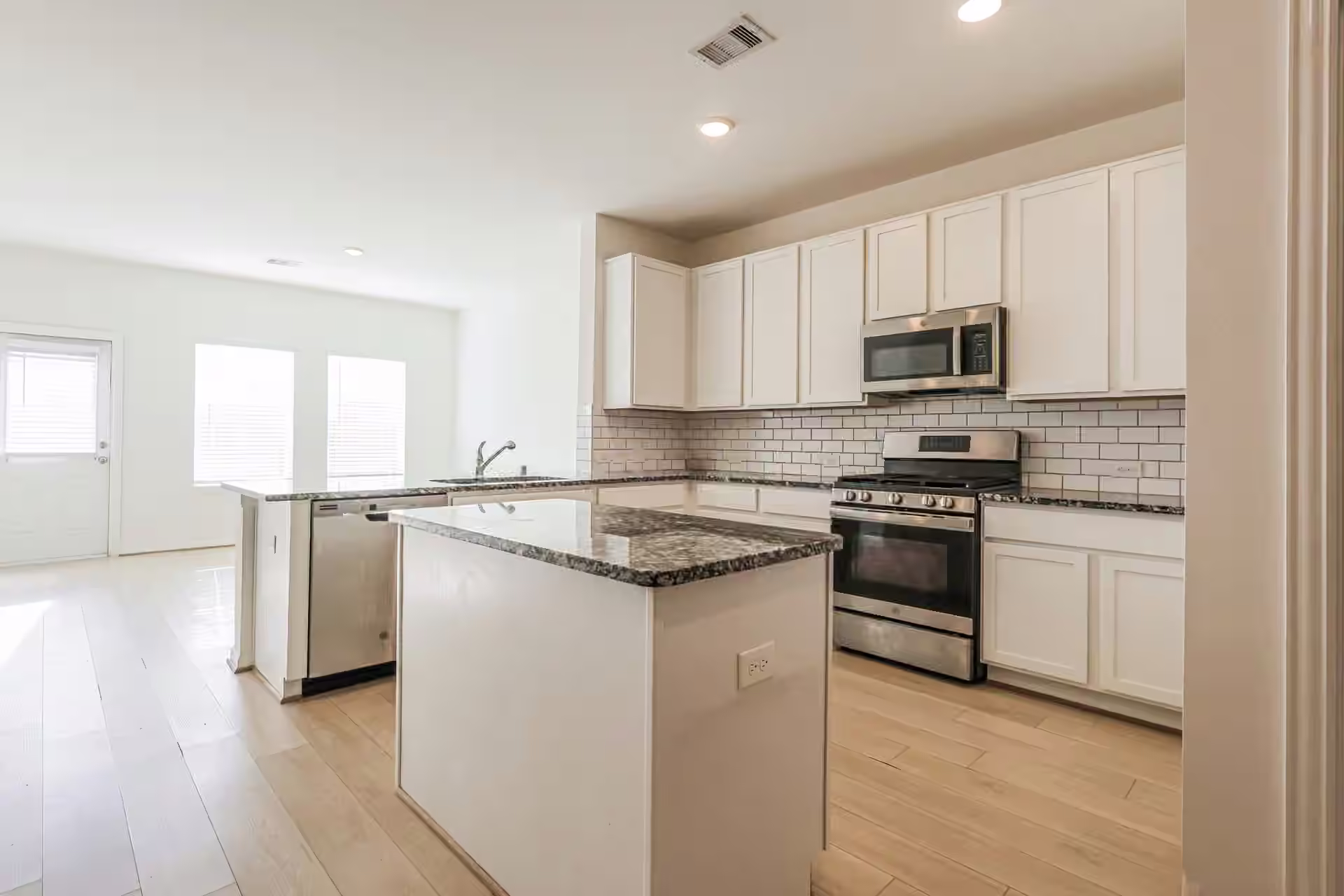 Photo 7 of 14846 Darbydale Drive, Houston, TX