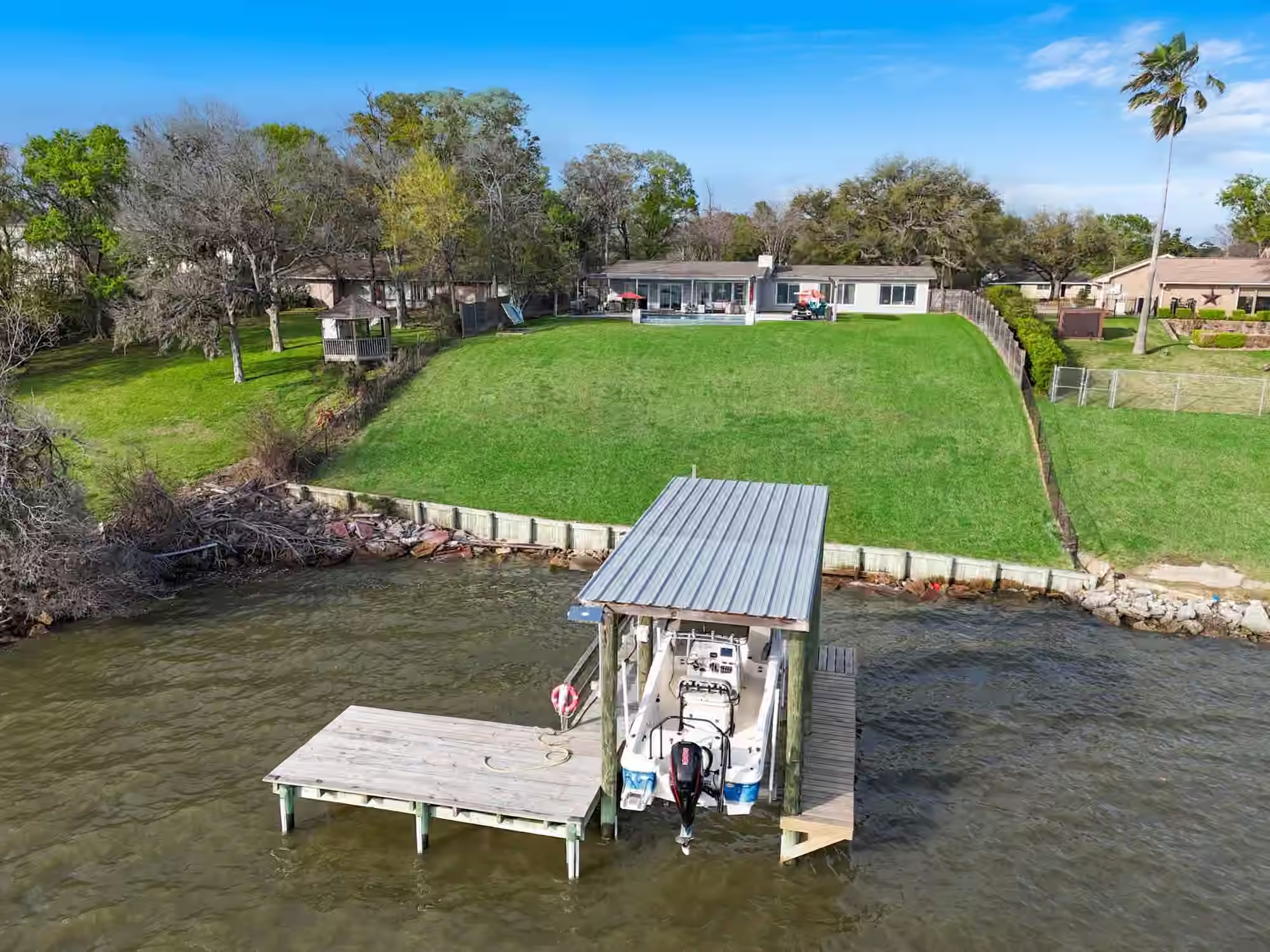 Photo 4 of 138 N Burnett Drive, Baytown, TX