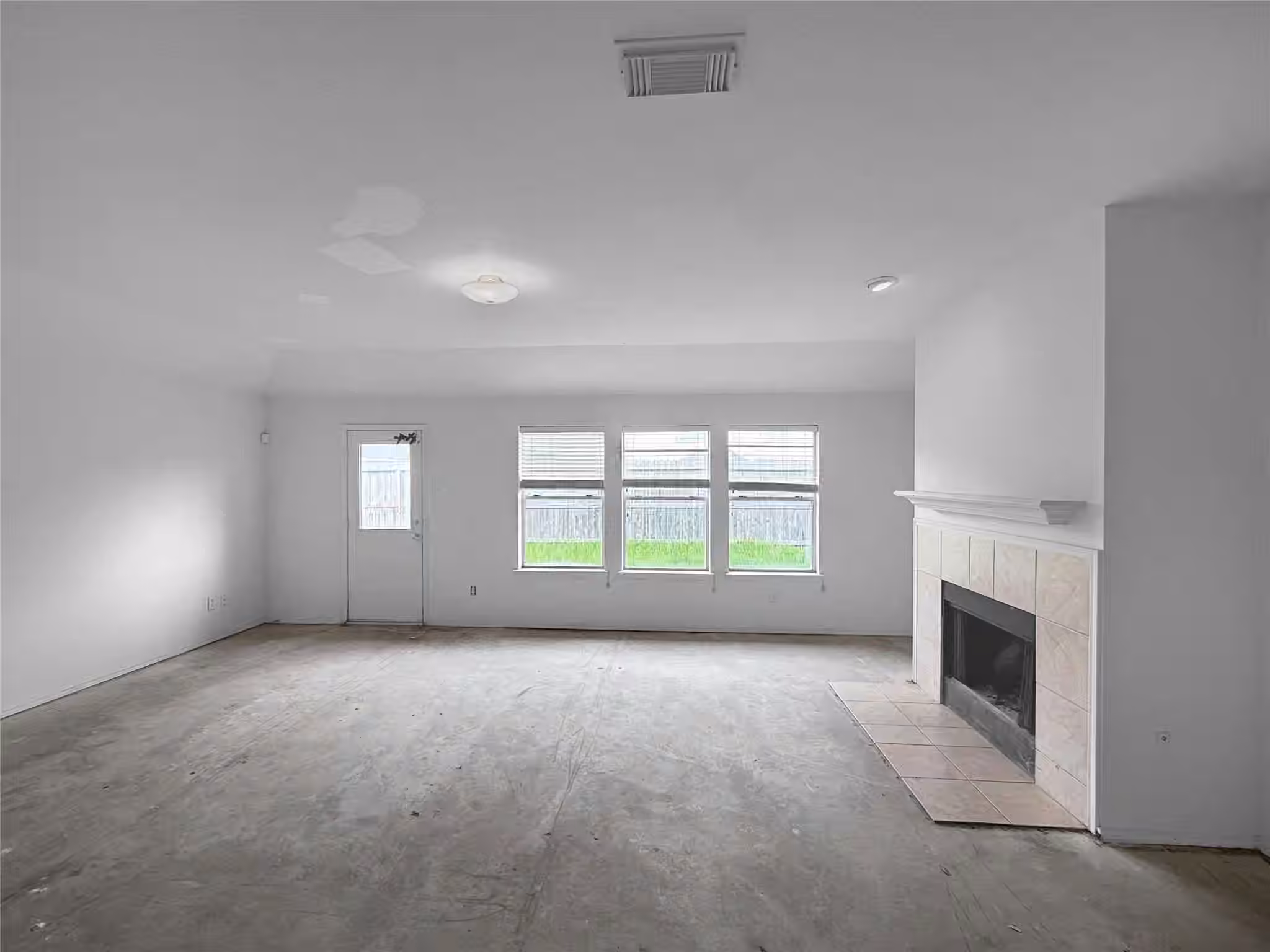 Photo 4 of 13911 Honey Bee Court, Houston, TX