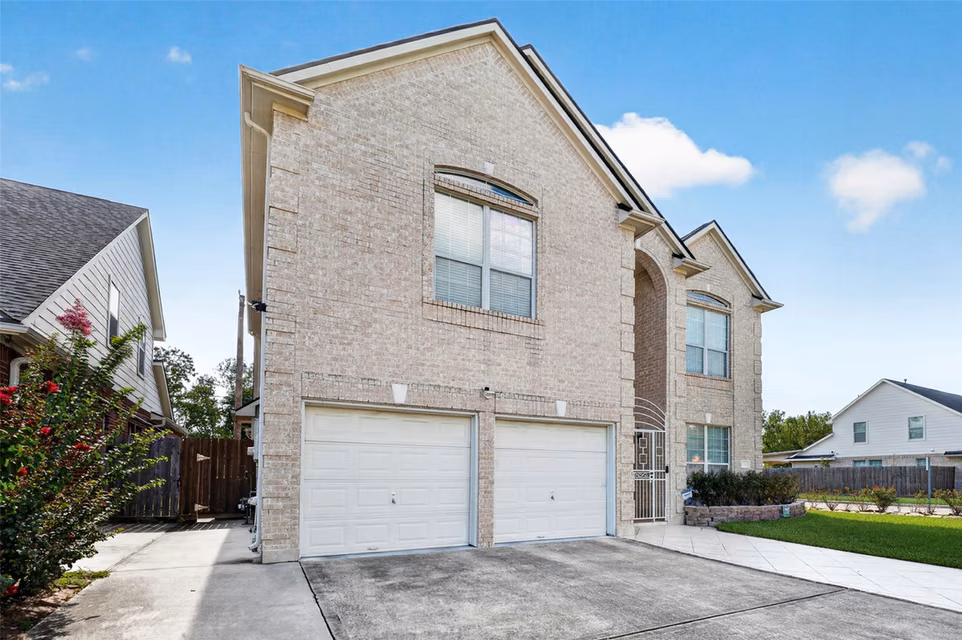 Photo 3 of 10102 Lizette Court, Houston, TX