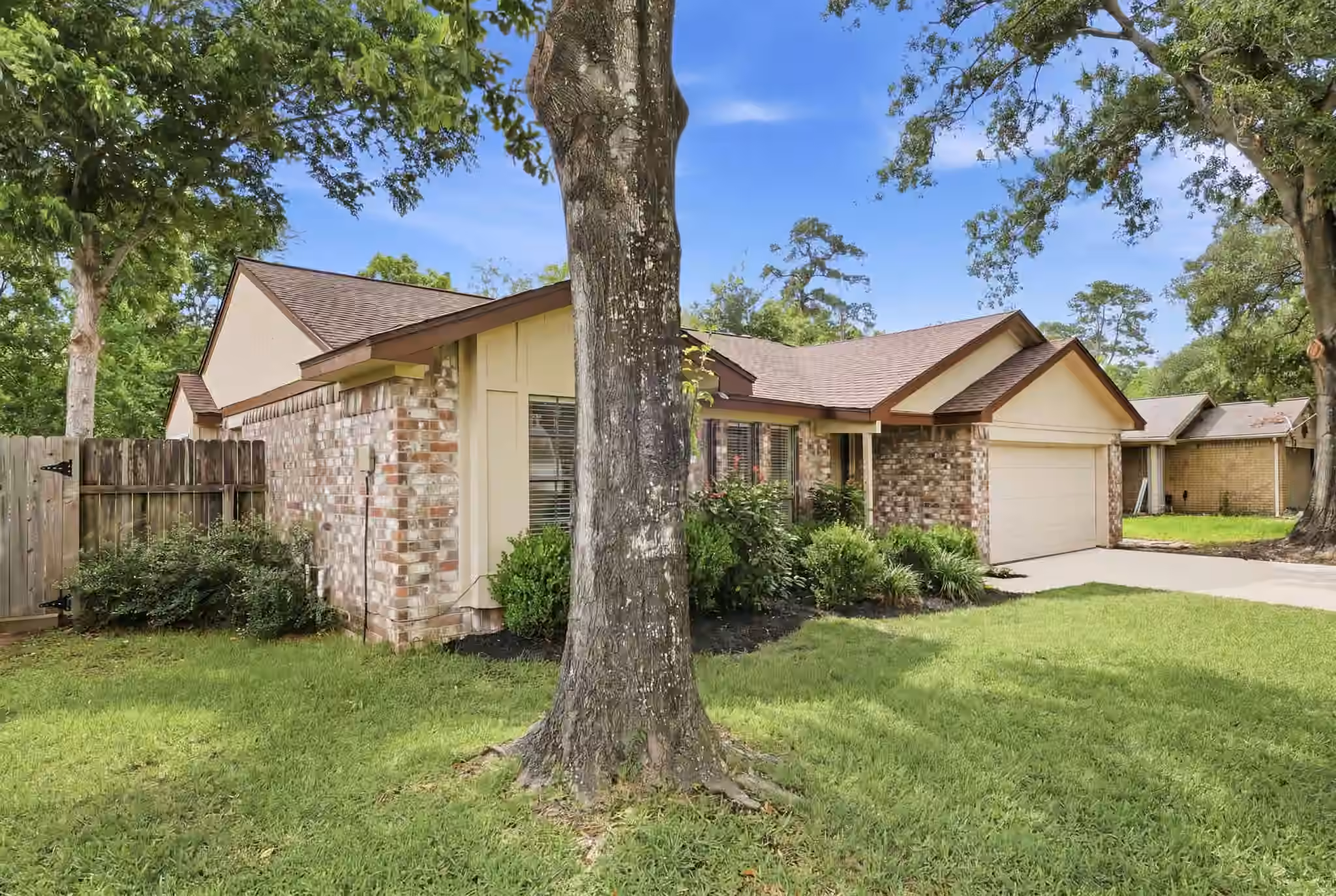 Photo 2 of 18607 Hiddenbay Way, Spring, TX