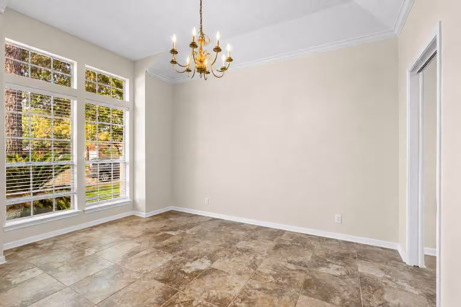 Photo 6 of 7543 Basswood Forest Court, Houston, TX