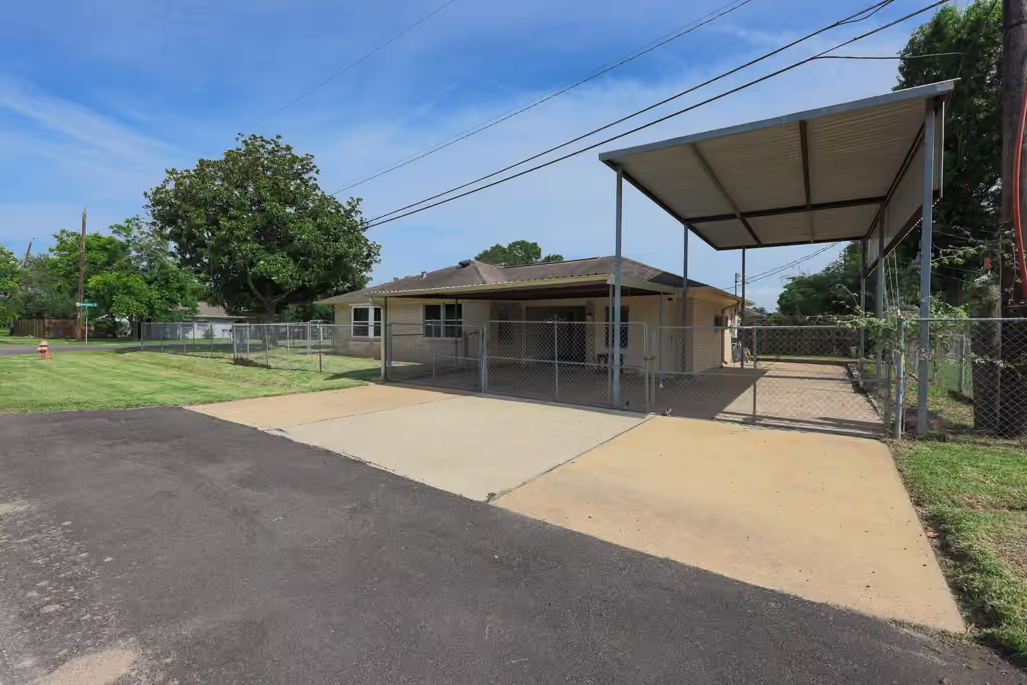 Photo 4 of 4702 Geraldine Street, Seabrook, TX