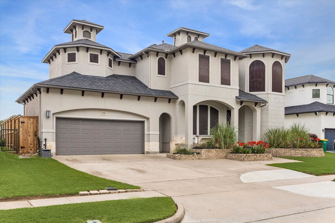 Photo 2 of 1830 Lakeside Drive, Seabrook, TX