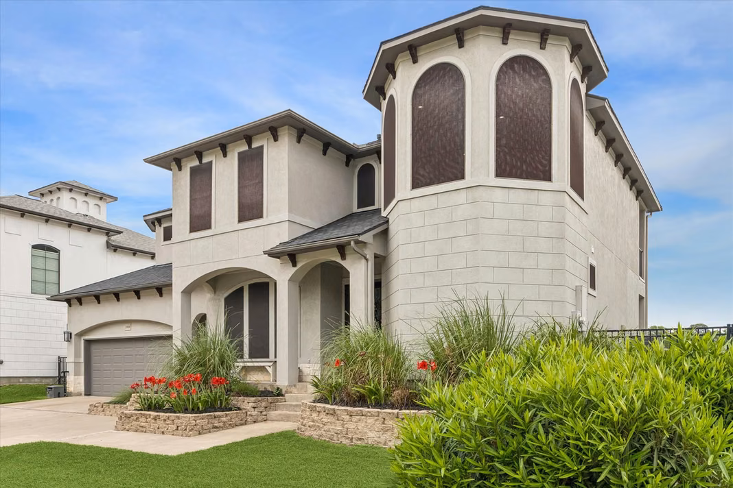 Photo 3 of 1830 Lakeside Drive, Seabrook, TX