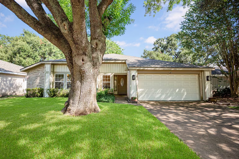 Photo 3 of 21338 Highland Knolls Drive, Katy, TX