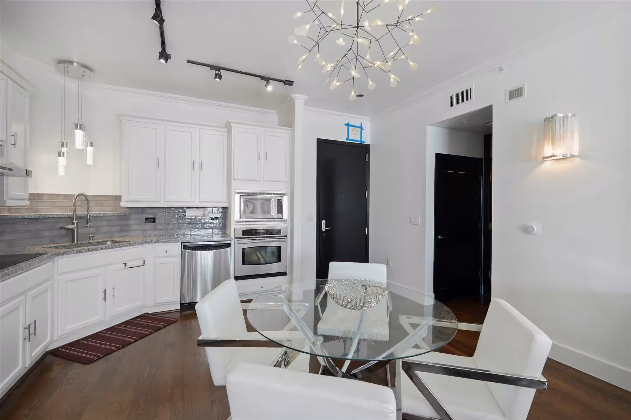 Photo 2 of 3030 Post Oak Boulevard 308, Houston, TX