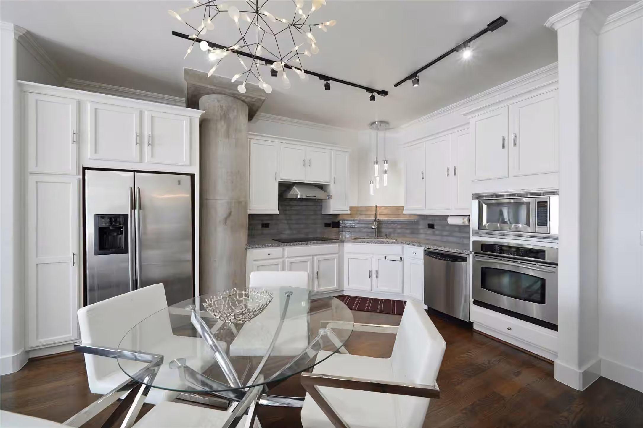 Photo 4 of 3030 Post Oak Boulevard 308, Houston, TX