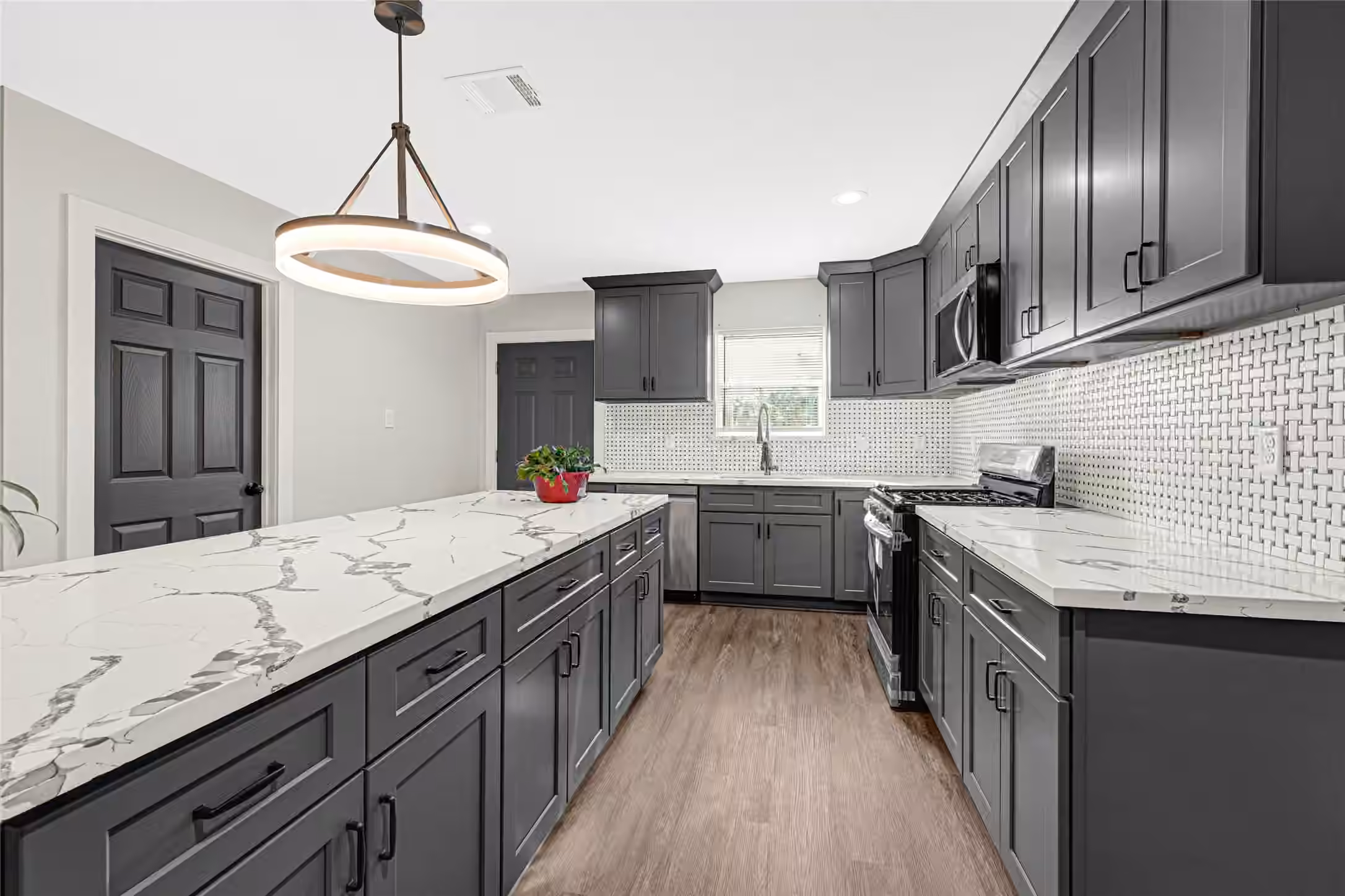 Photo 2 of 7614 Dixie Drive, Houston, TX