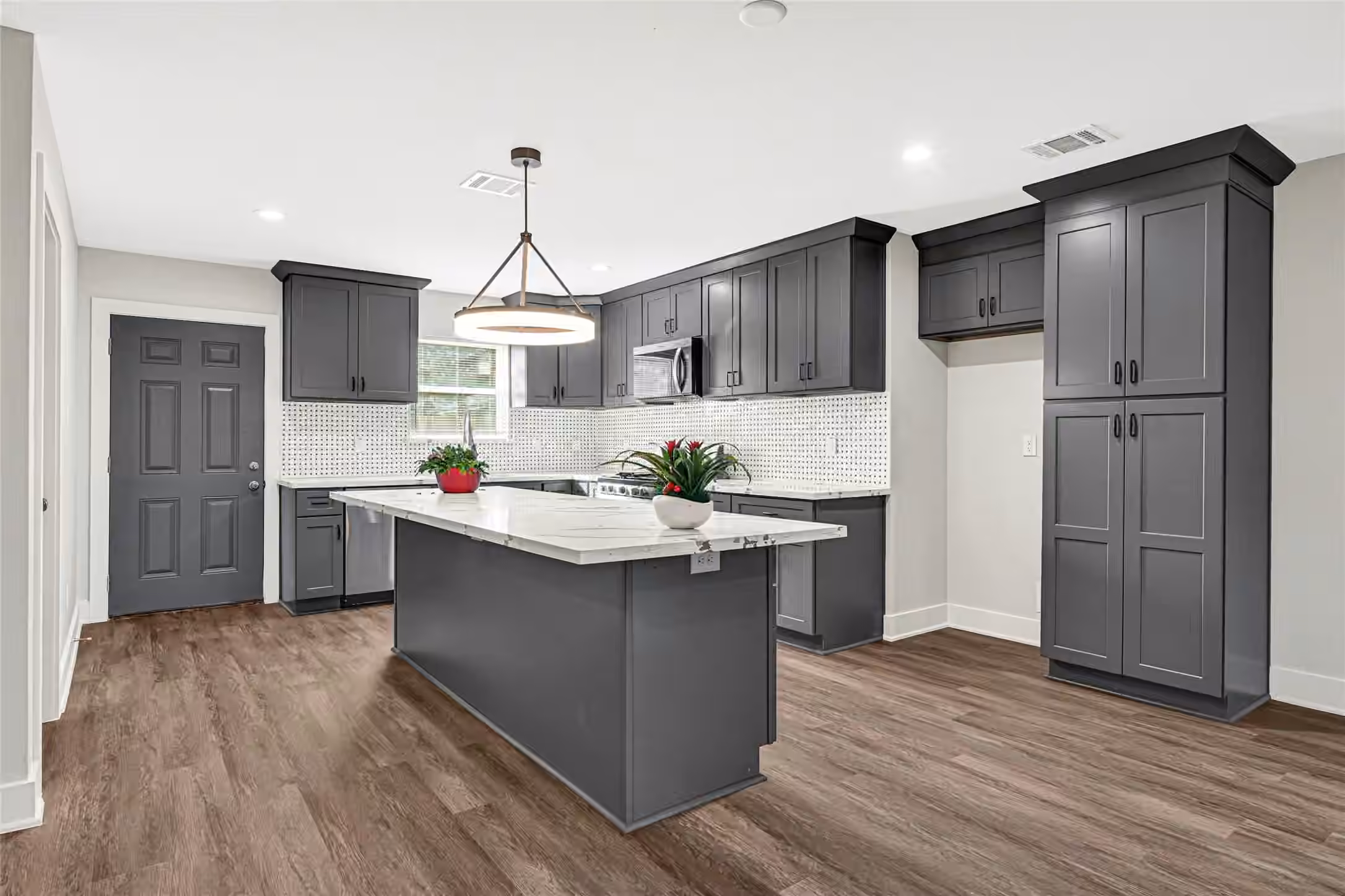 Photo 3 of 7614 Dixie Drive, Houston, TX