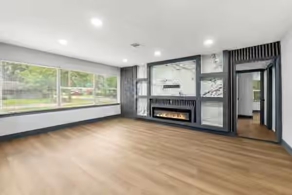 Photo 6 of 6058 Lyndhurst Drive, Houston, TX