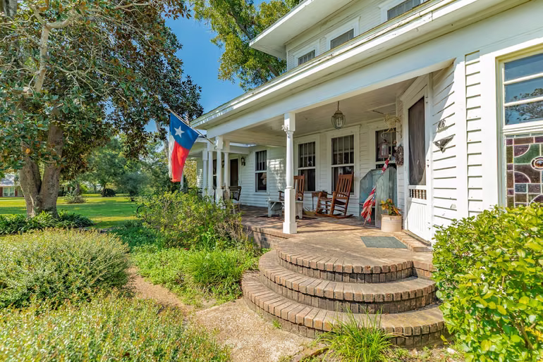 Photo 2 of 406 W Washington Street, Brazoria, TX