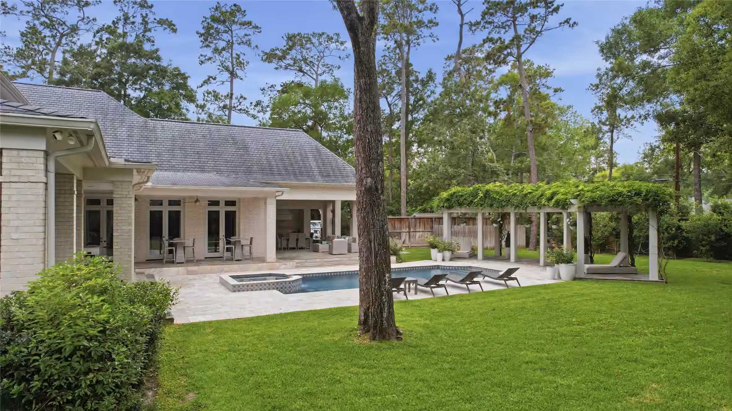 Photo 4 of 11840 Stuckey Lane, Bunker Hill Village, TX