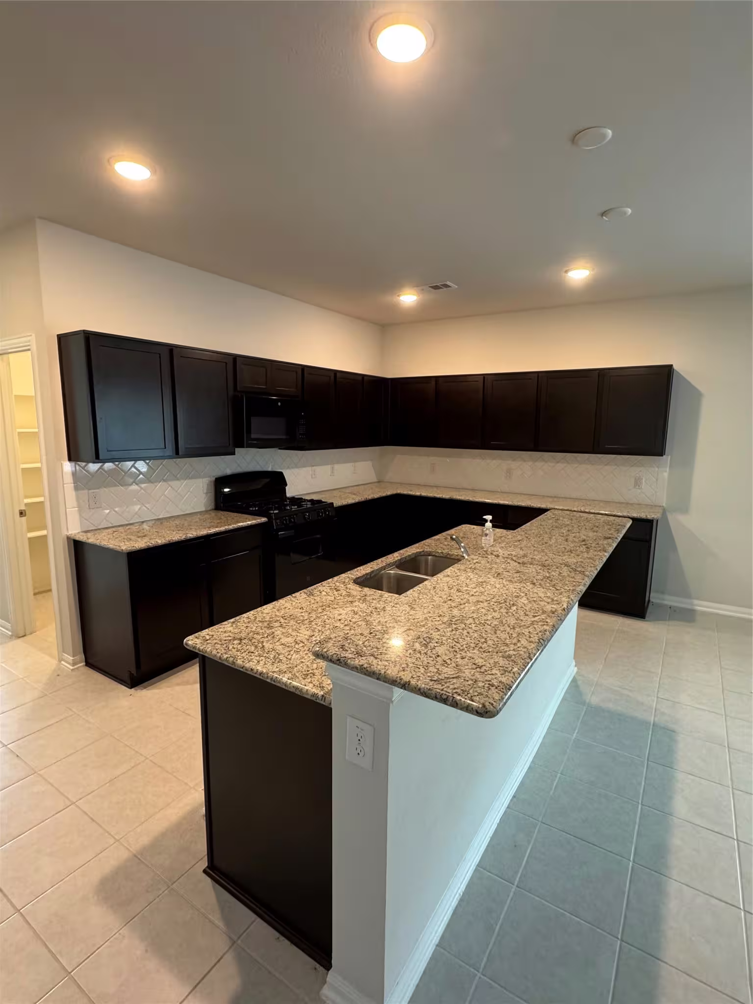 Photo 3 of 13301 Villa Sola Drive, La Marque, TX