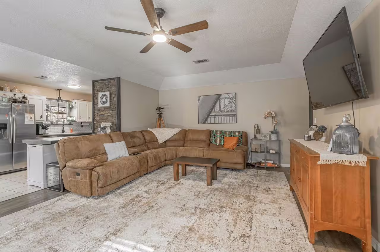 Photo 6 of 2203 Shannon Drive, Huntsville, TX