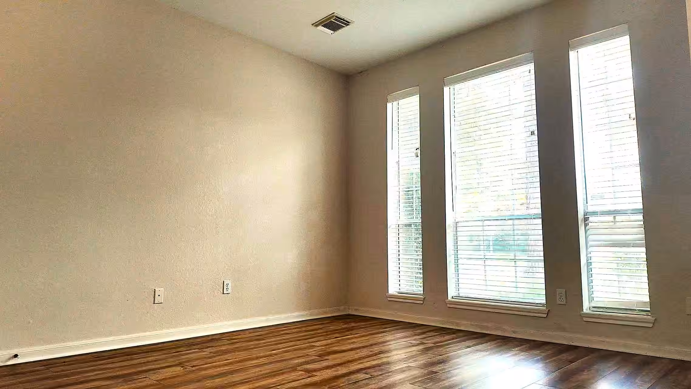 Photo 7 of 2438 Weatherford Drive, Pearland, TX