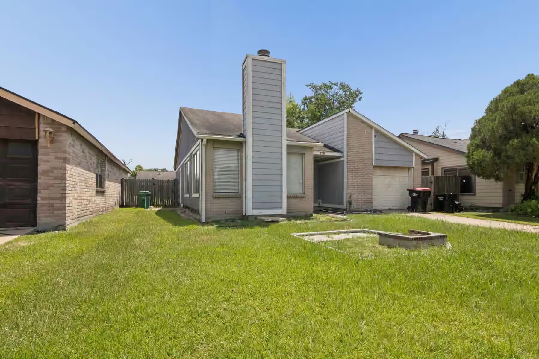 Photo 2 of 7610 Log Cradle Drive, Houston, TX