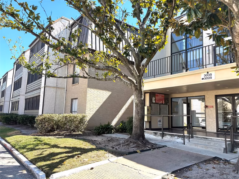 Photo 2 of 3025 Walnut Bend Lane 31, Houston, TX