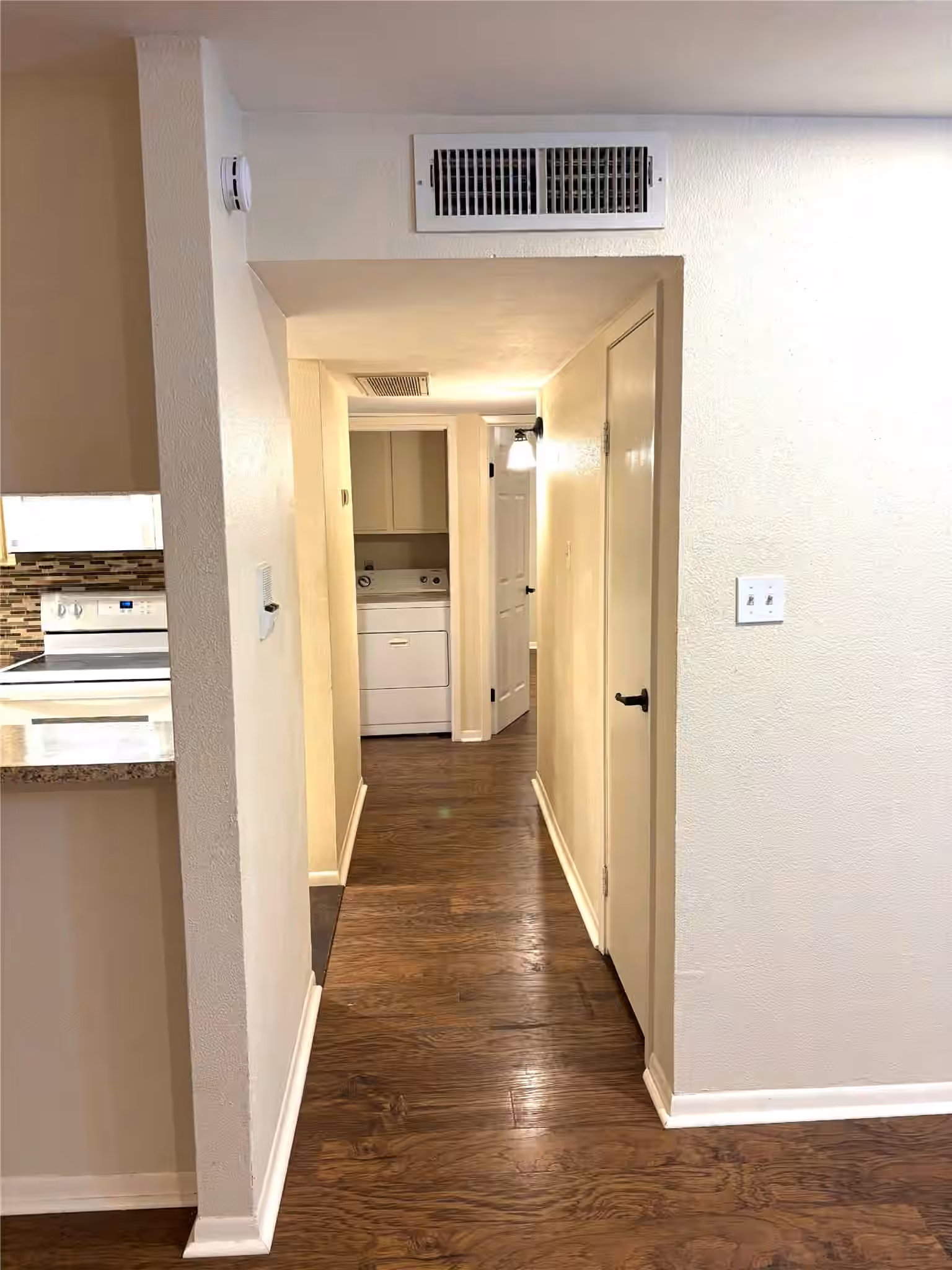 Photo 5 of 3025 Walnut Bend Lane 31, Houston, TX