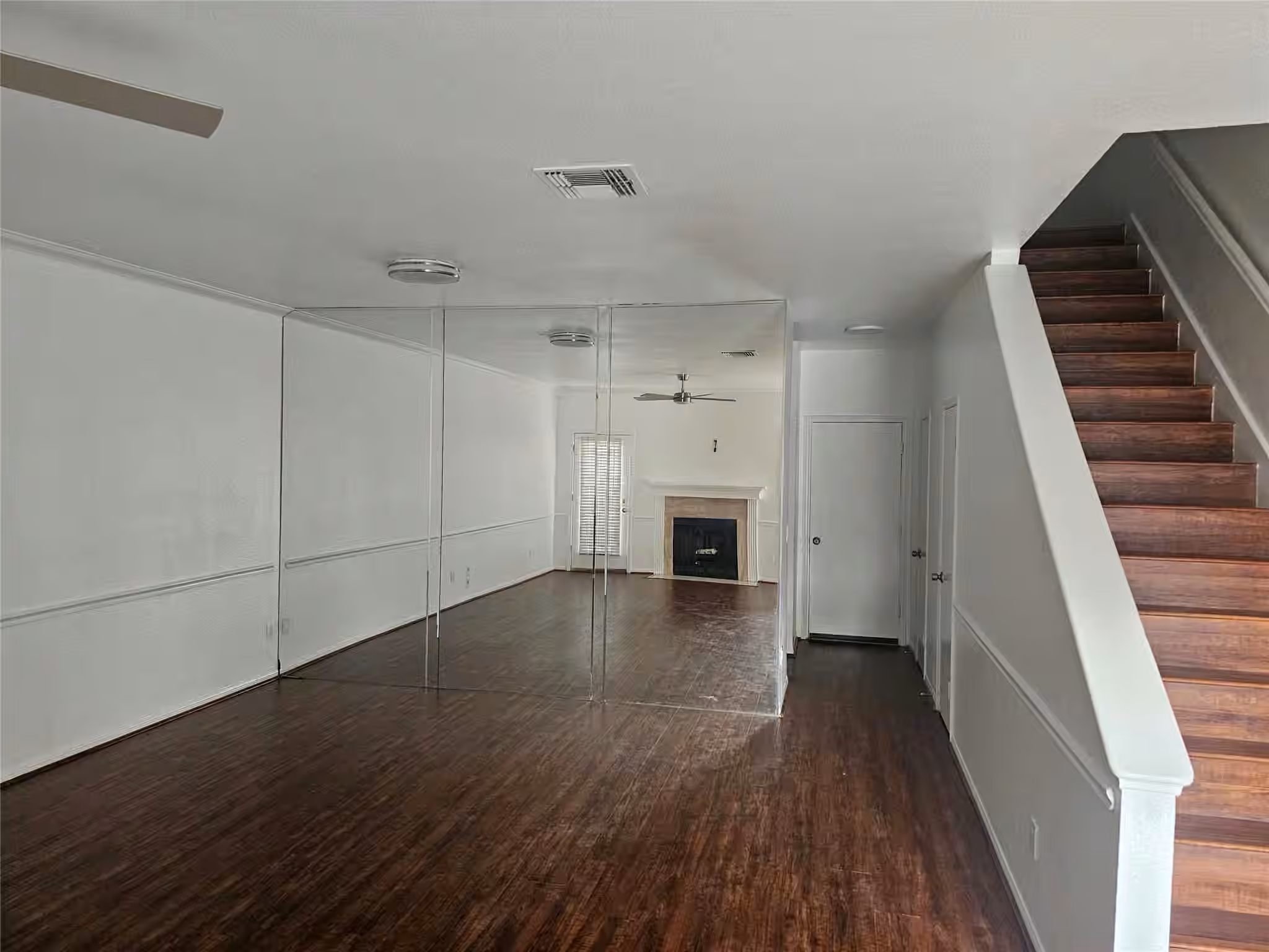 Photo 4 of 6000 Reims Road 2003, Houston, TX