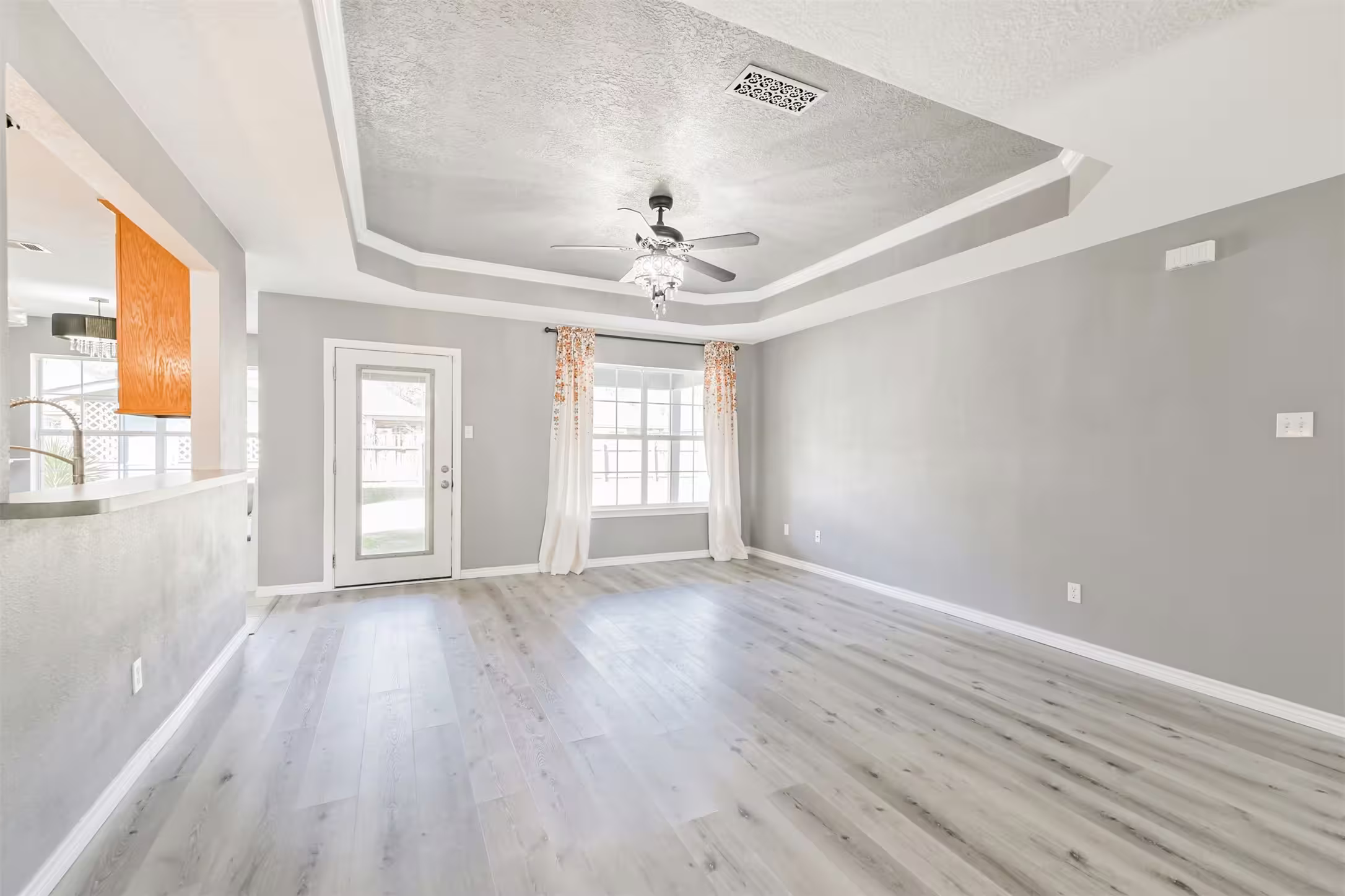 Photo 6 of 1106 Jefferson Avenue, Cleveland, TX