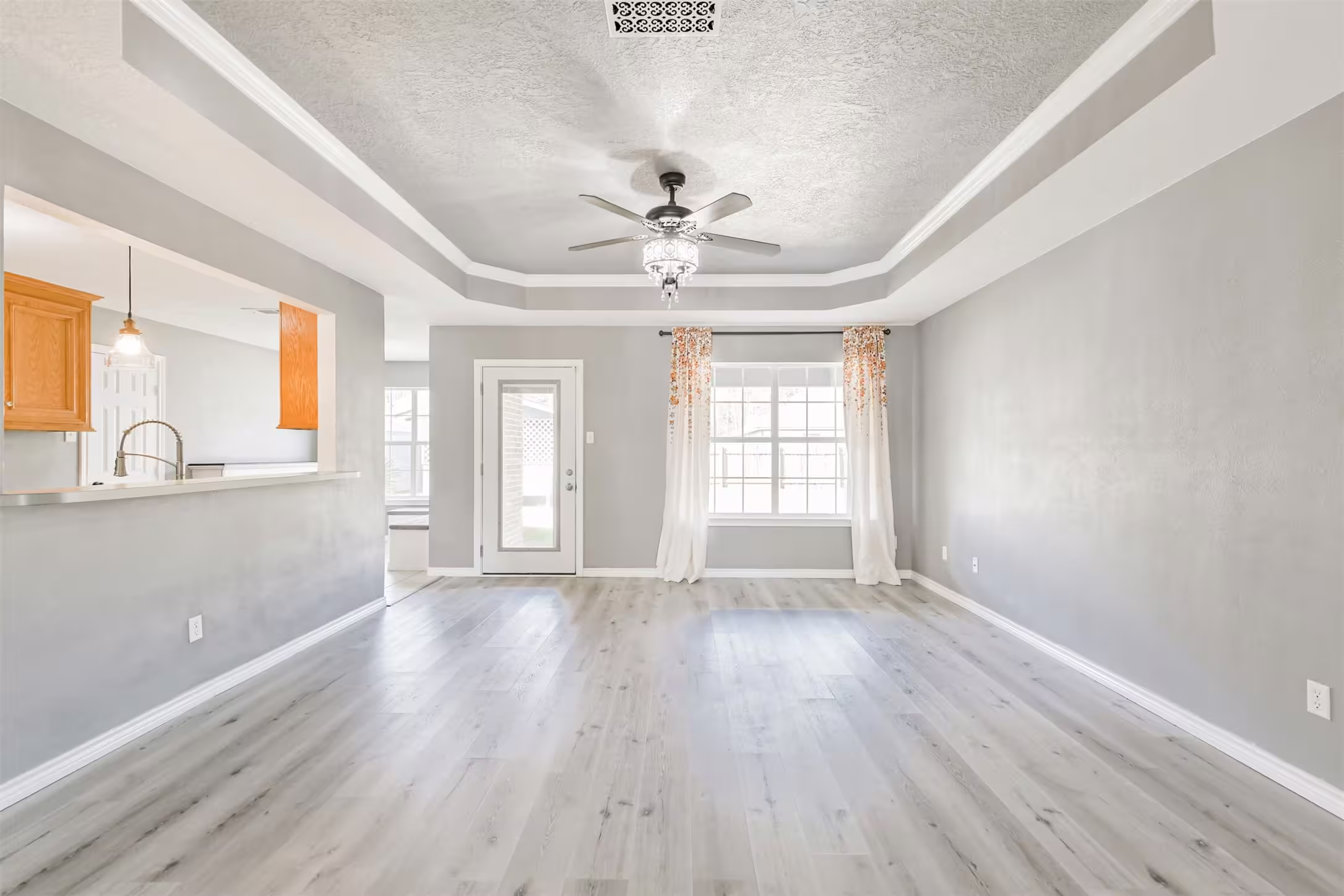 Photo 7 of 1106 Jefferson Avenue, Cleveland, TX