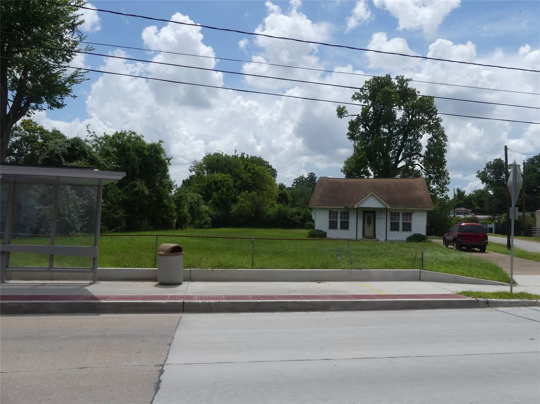 Photo 2 of 7713 Airline Drive, Houston, TX