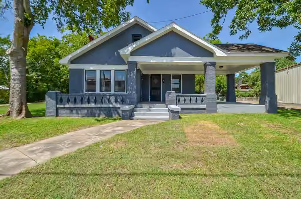 Photo of 404 W Main Street, Bellville, TX