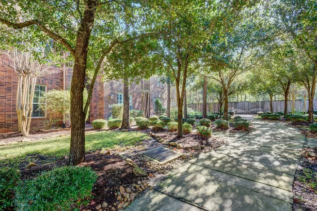 Photo 3 of 10 Bettina Lane, The Woodlands, TX