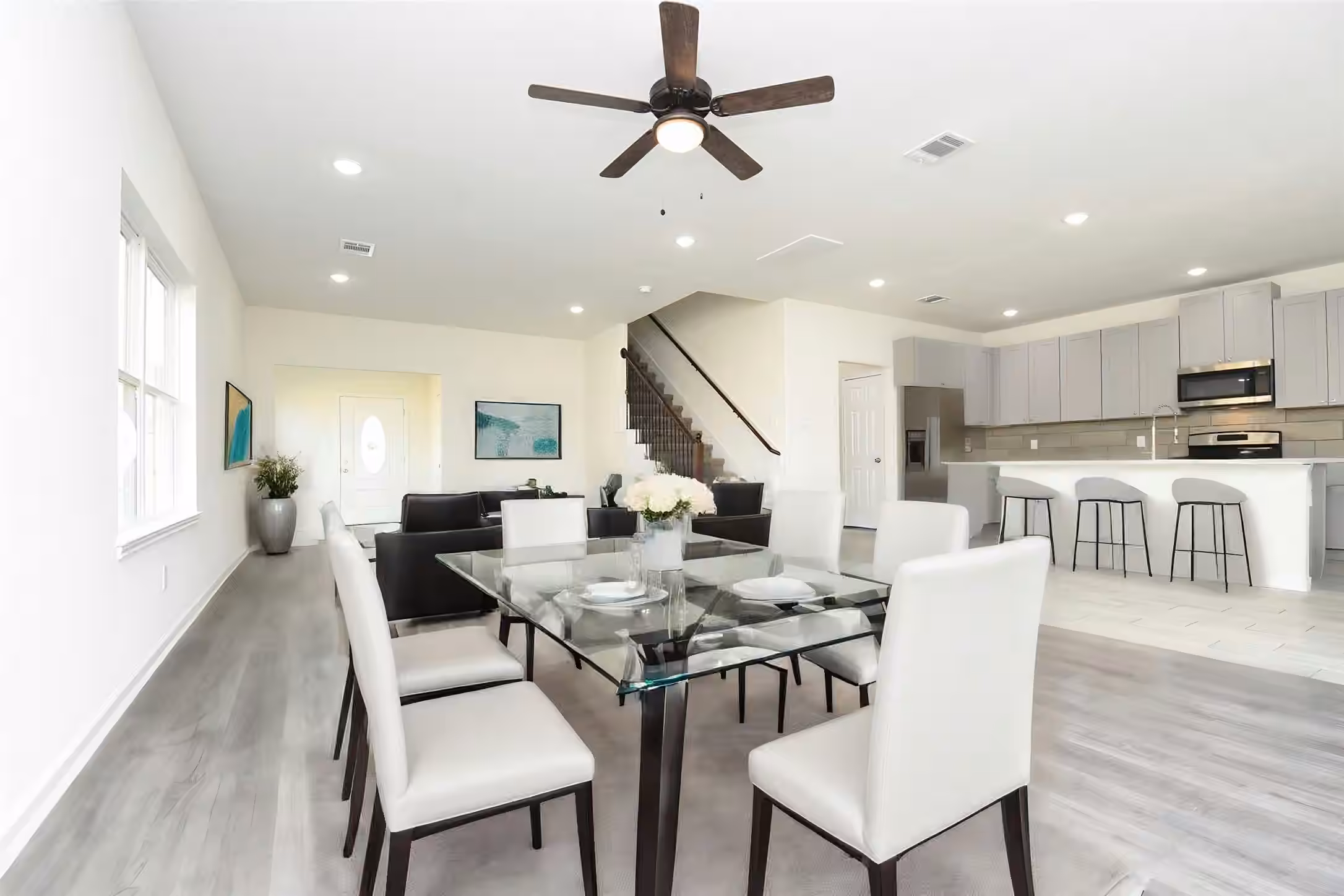 Photo 2 of 2811 Topiary Lane, Houston, TX