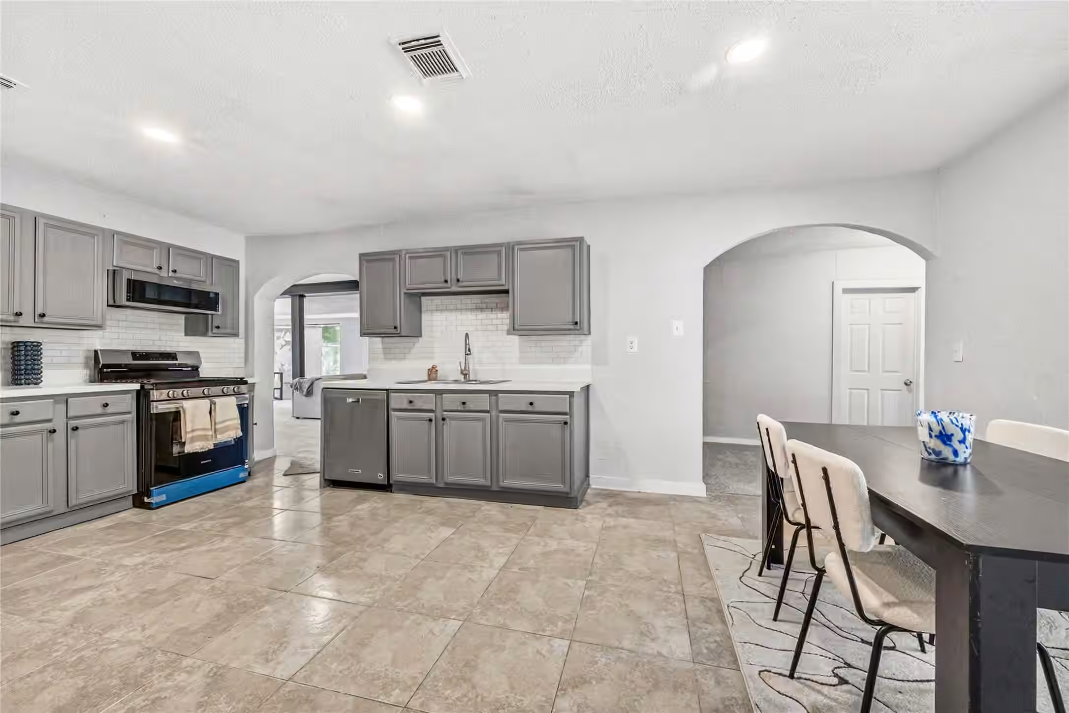 Photo 7 of 7026 Hedgewood Street, Houston, TX